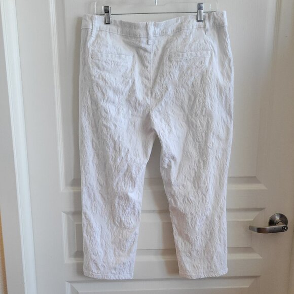 Simply Vera Wang Textured Denim White Capris 16 - Picture 2 of 8